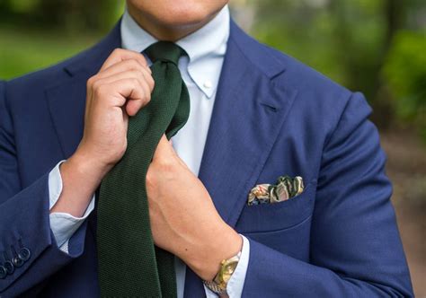 tie colour for navy blue suit|navy suit dark green tie.